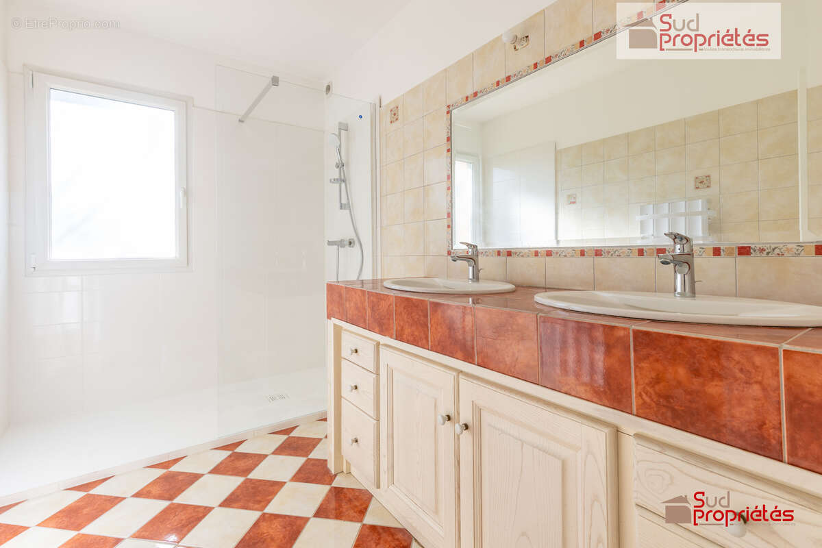 salle d\'eau parents - Maison à VENERQUE