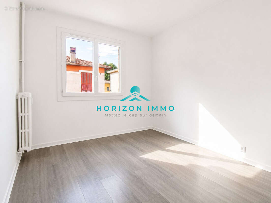 Appartement à SAINT-LAURENT-DU-VAR