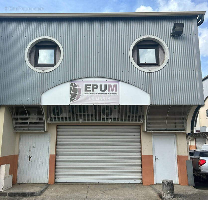 Commerce à LE MARIN