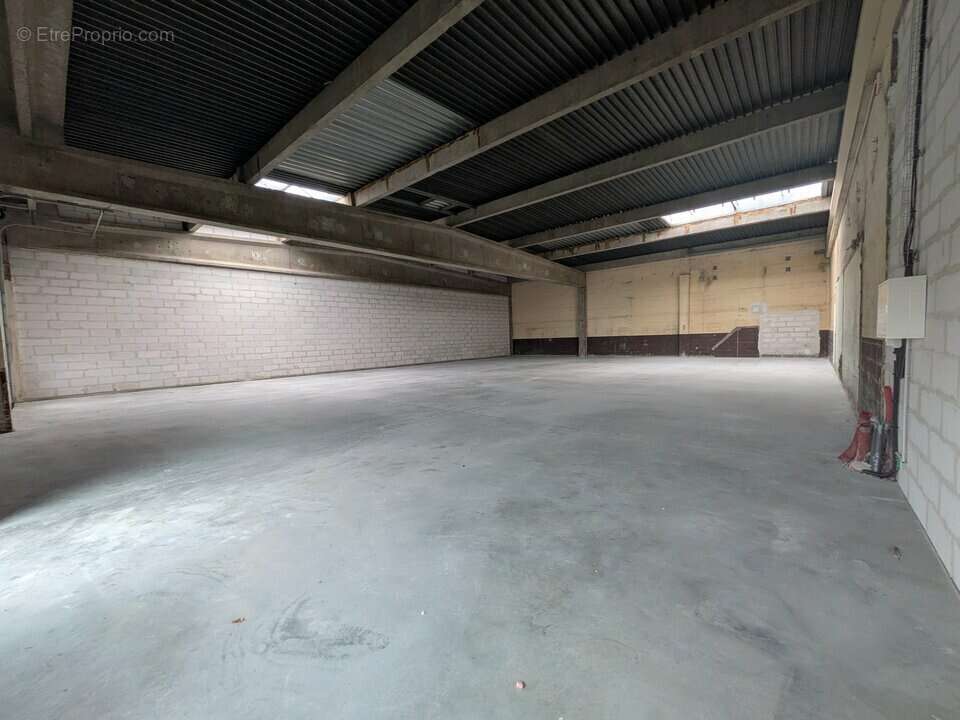 424 m² à Petit-Couronne  - photo 3