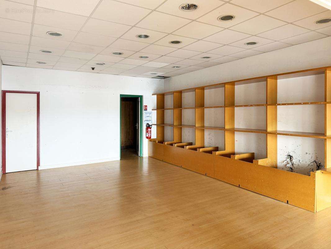 Local commercial - photo 6