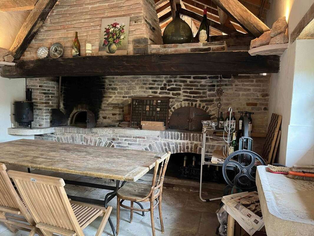 Maison 300 m² à La Genete  - photo 8