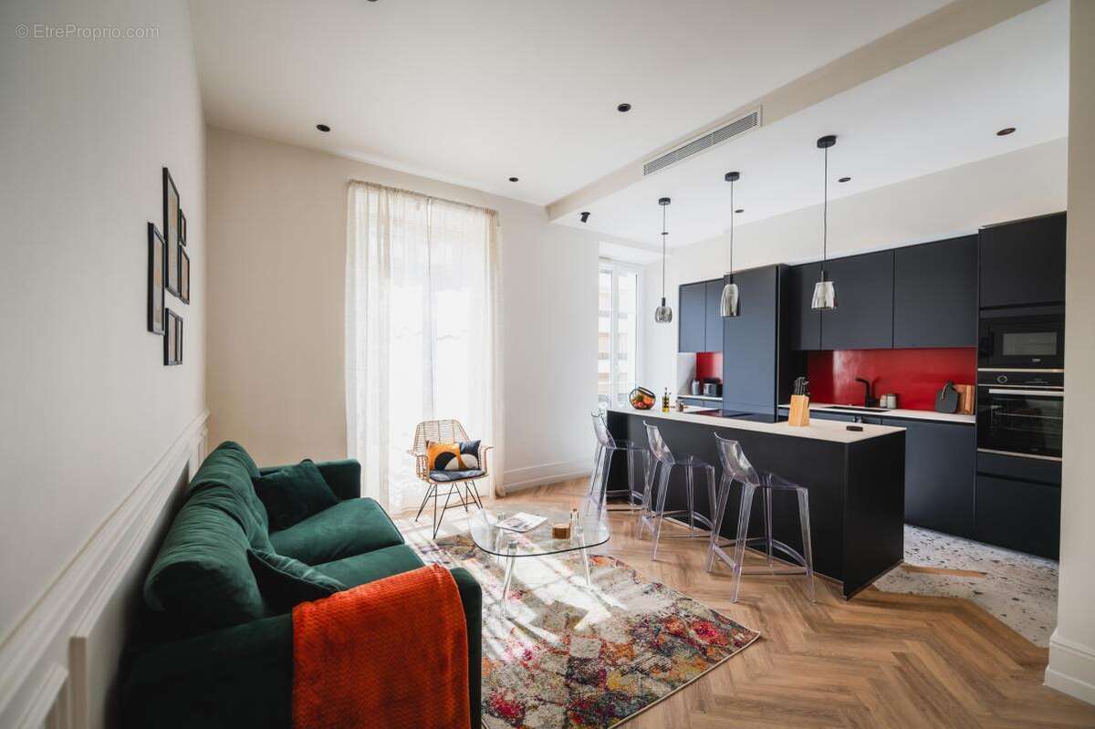 Appartement 4 pièces – 98 m² (HC) – Balcon – Aperçu mer – Vendu entièrement meublé - photo 4