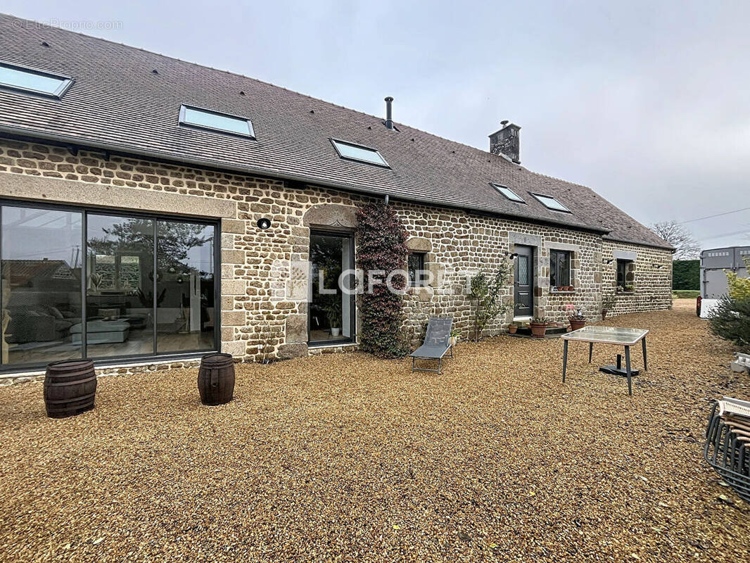 Maison à SAINT-BOMER-LES-FORGES