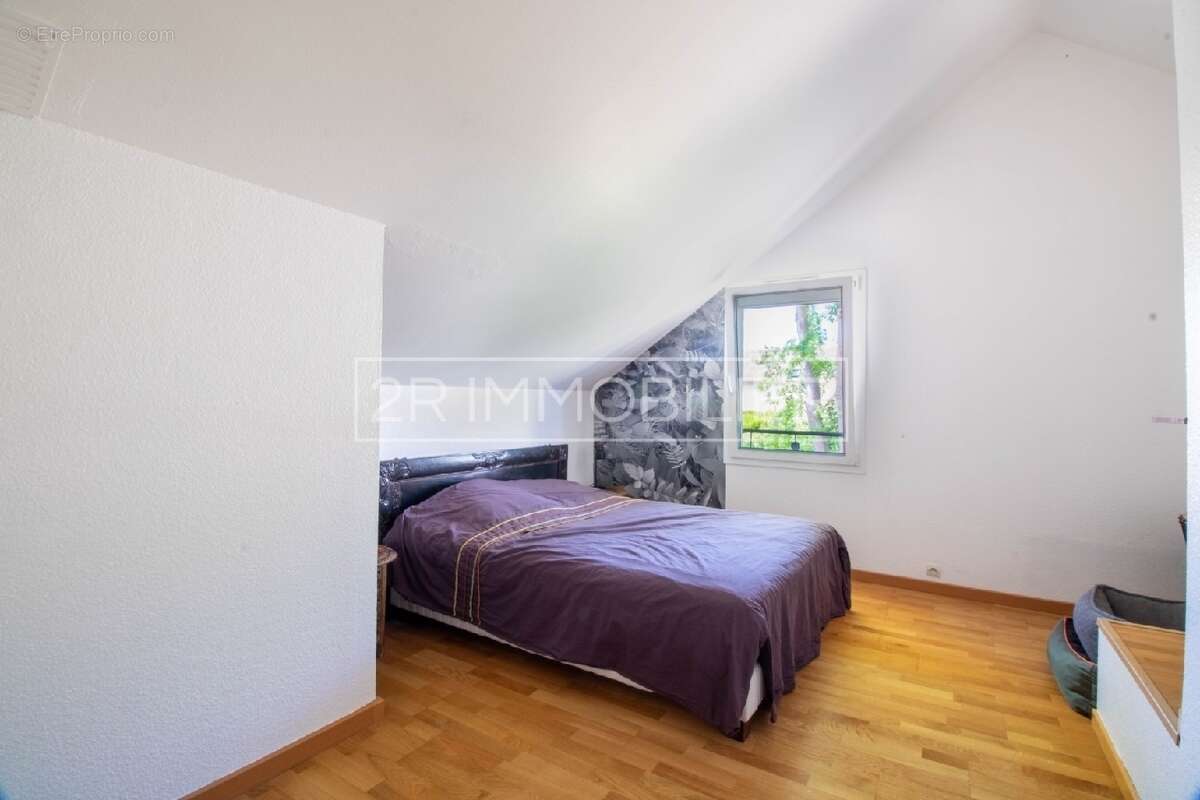 Maison à SAINT-THIBAULT-DES-VIGNES