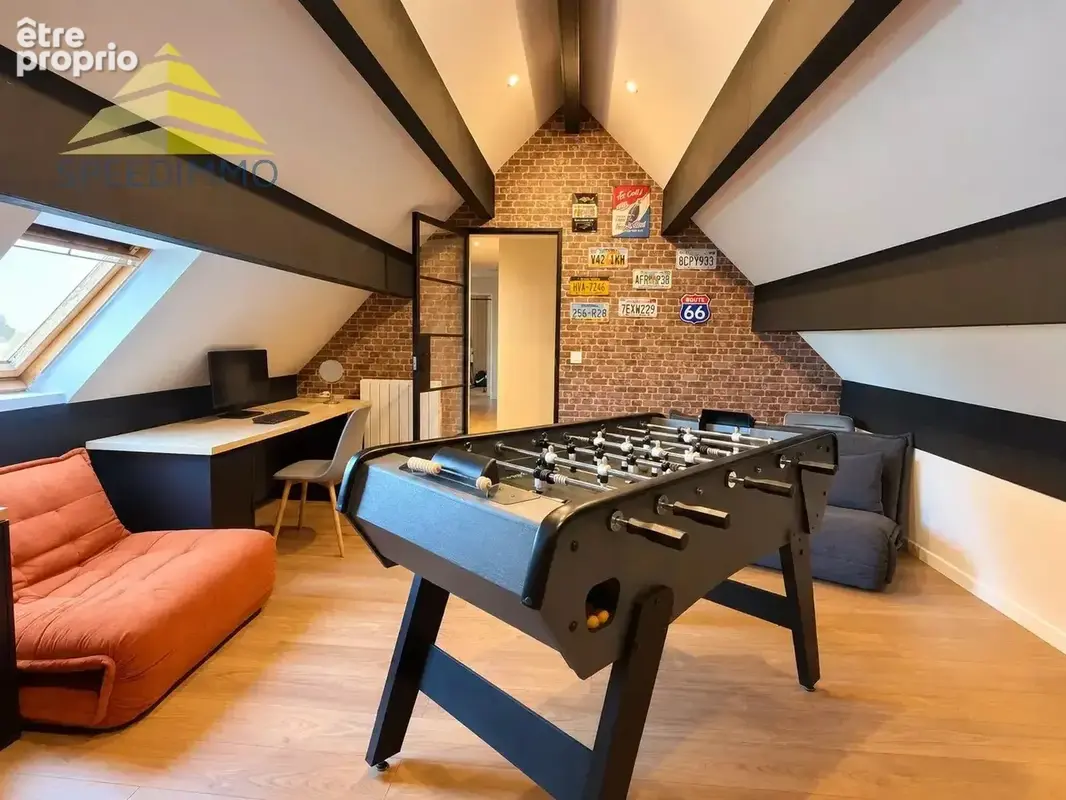 Mandres-les-Roses – Maison familiale avec piscine sur un terrain de 1 309 m² - photo 12