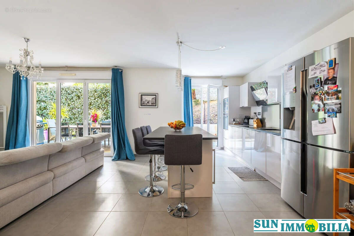 Appartement à SAINT-LAURENT-DU-VAR
