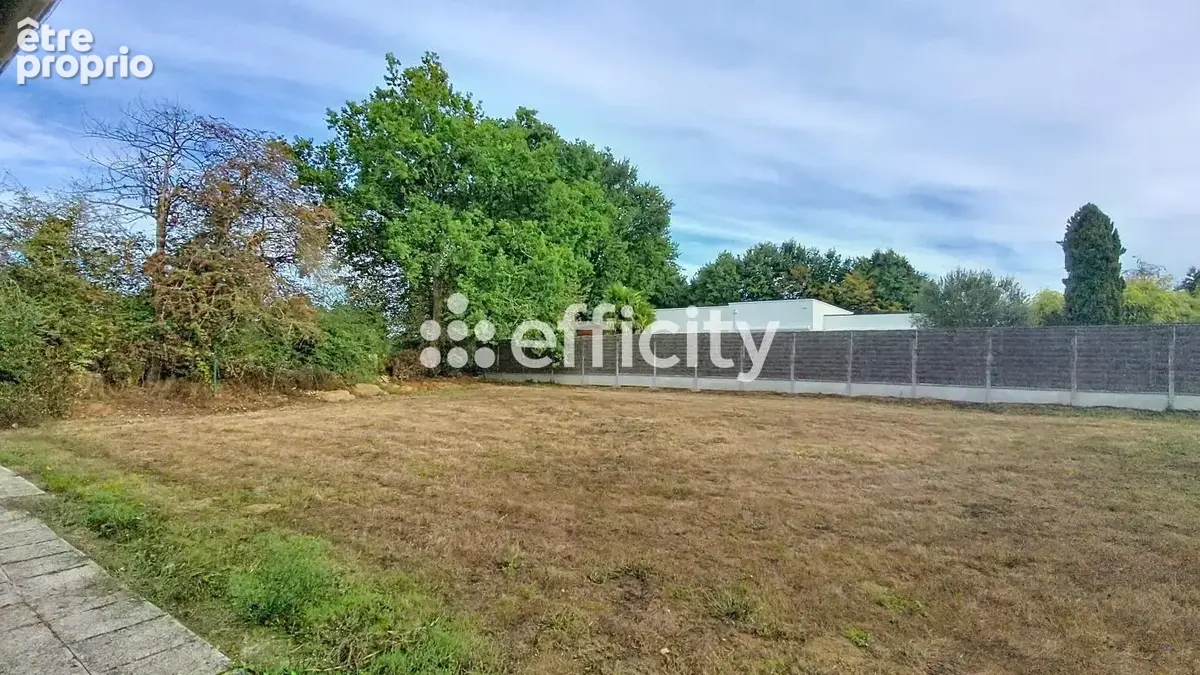 Terrain 1 326 m² à vendre à La Roche-Sur-Yon (85000) - photo 3