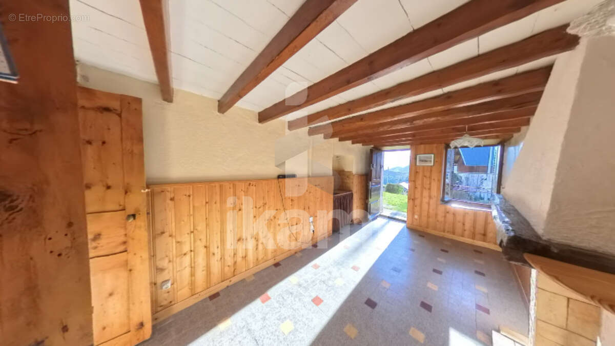 Maison à ENTREMONT-LE-VIEUX