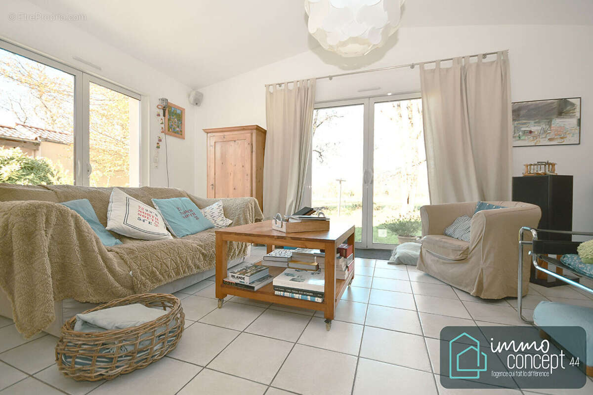 Maison à SAINT-LEGER-LES-VIGNES