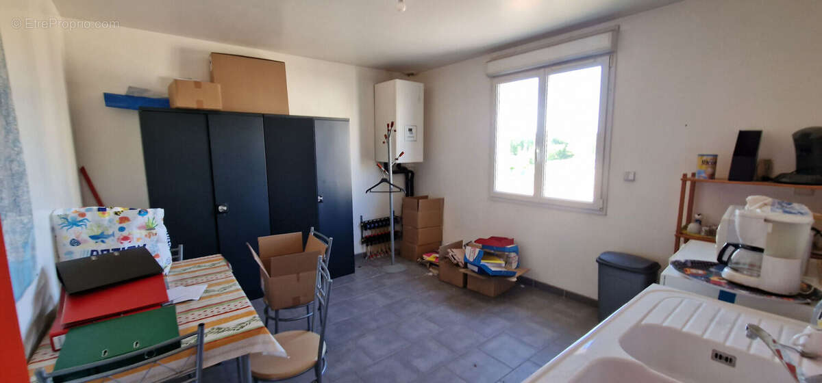 Commerce à YZEURES-SUR-CREUSE