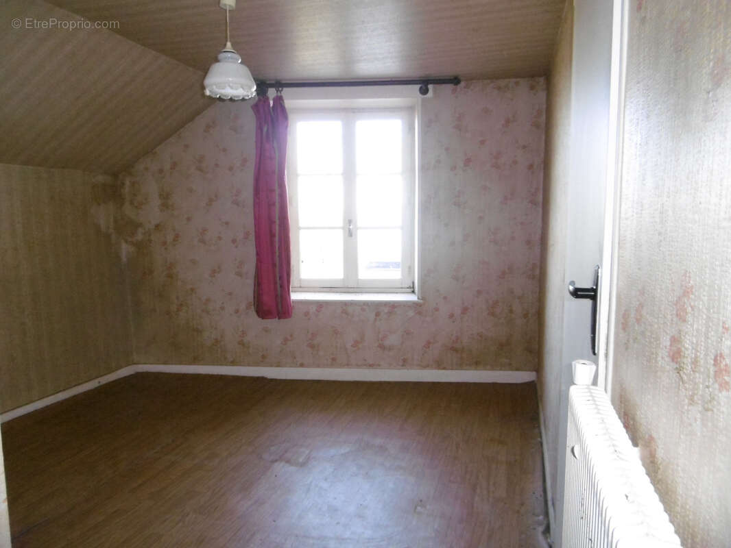 Maison à SAINT-CHRISTOPHE-EN-BRIONNAIS