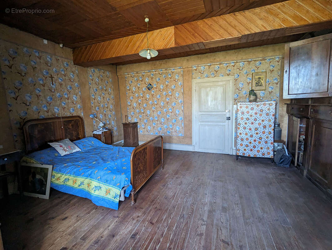 Maison à SAINT-NAZAIRE-DE-VALENTANE