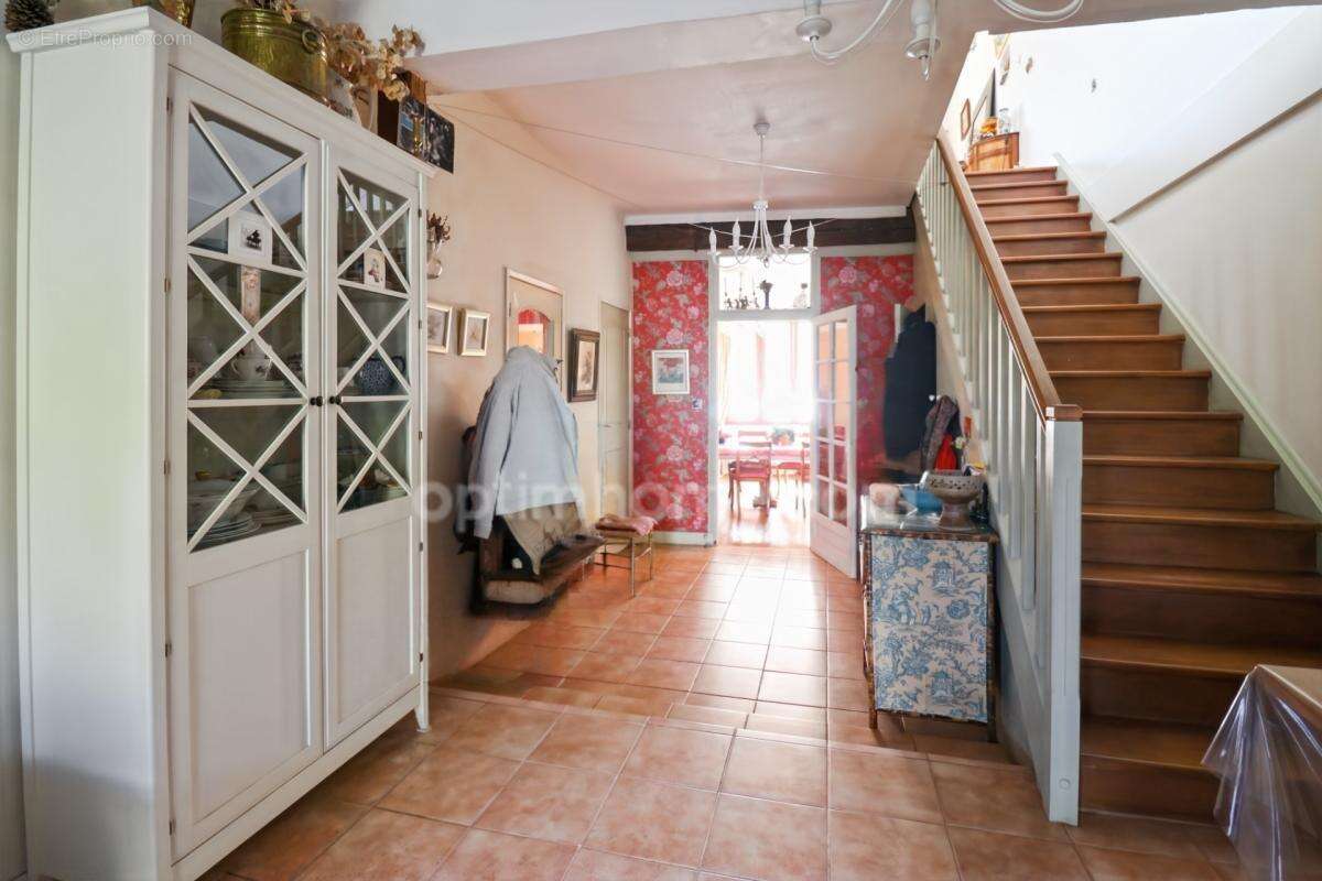 Maison de Charme et de Caractère de 353 m² - 9 Pièces - 6 Chambres sur parcelle de 662 m² - BELLAC 87300 - photo 8