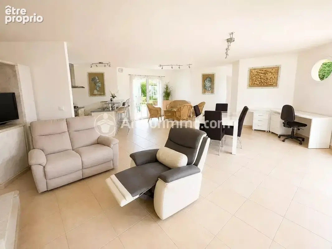 Plain-pied 193 m² – 4 suites – piscine chauffée – terrain 2 800 m² - photo 4