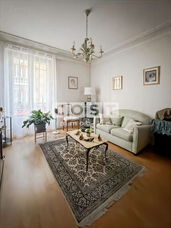 Appartement à COURBEVOIE