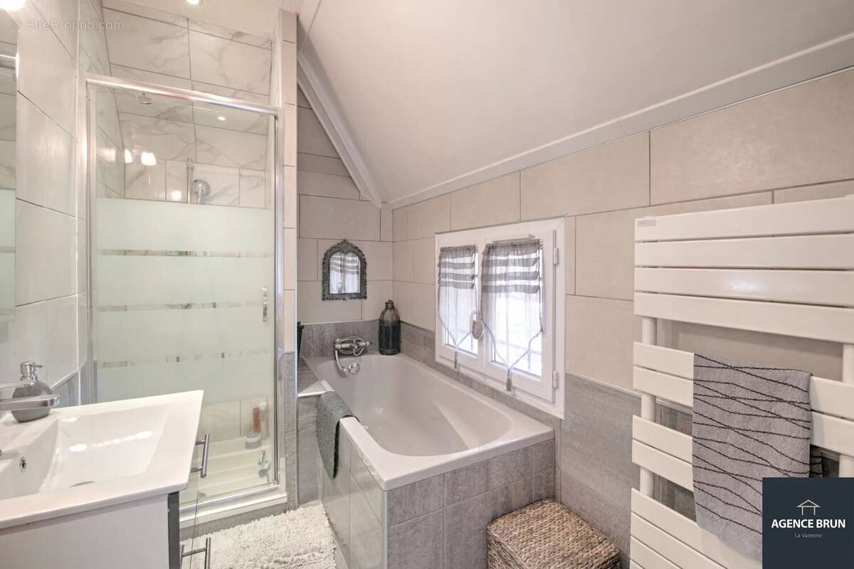 Maison à SAINT-MAUR-DES-FOSSES