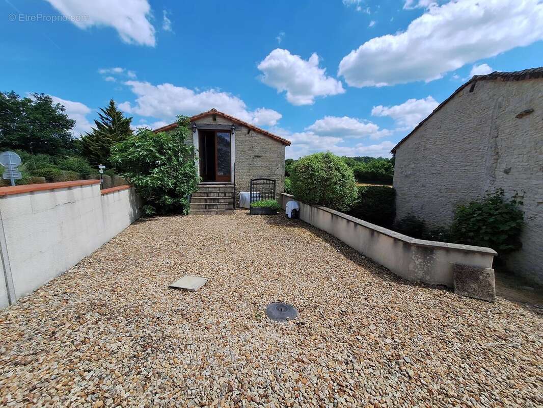 Maison à NANTEUIL-EN-VALLEE