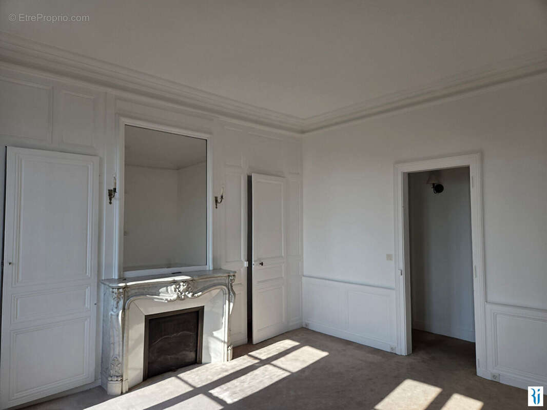 Appartement à MONT-SAINT-AIGNAN