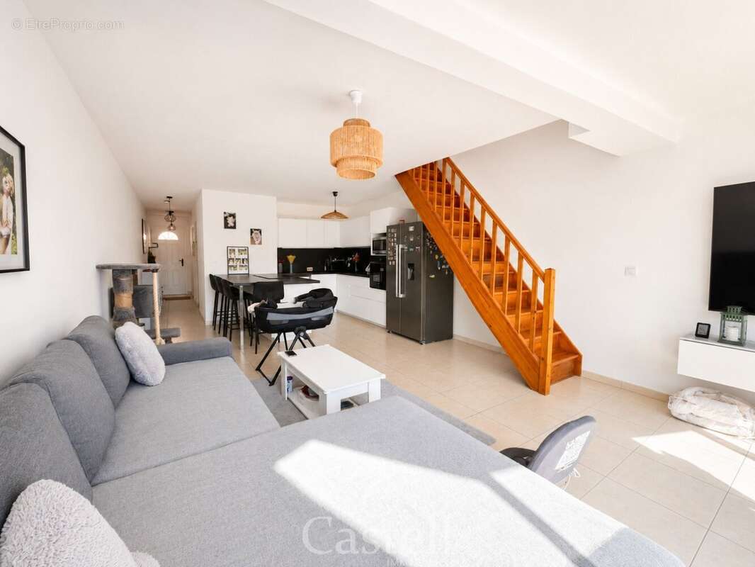 ***appartement duplex 4 pièces de 90 m² avec terrasse, 2 parkings et cellier  en plein cur de ville*** - photo 4