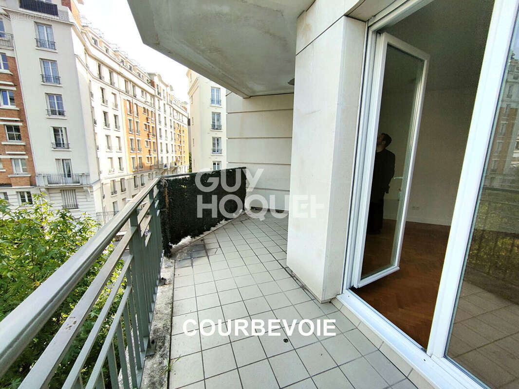 Appartement à LA GARENNE-COLOMBES