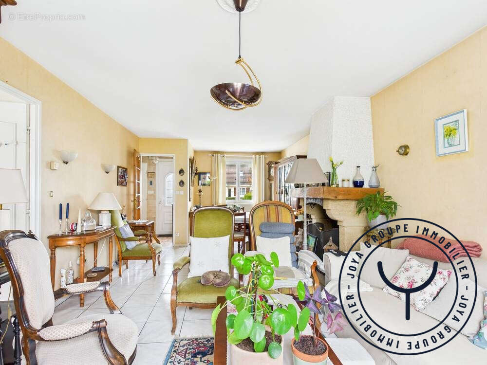 Maison à LA CHAPELLE-SAINT-LUC