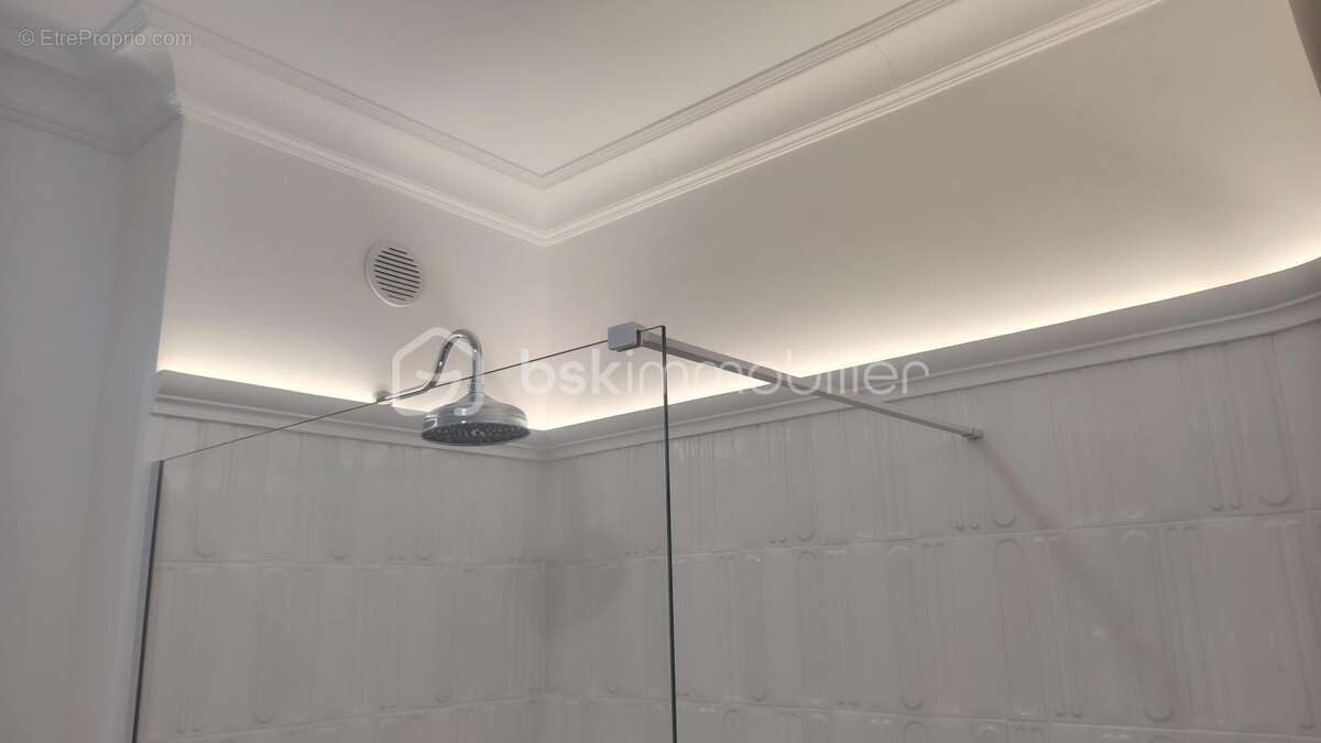 Appartement à LA ROQUETTE-SUR-SIAGNE