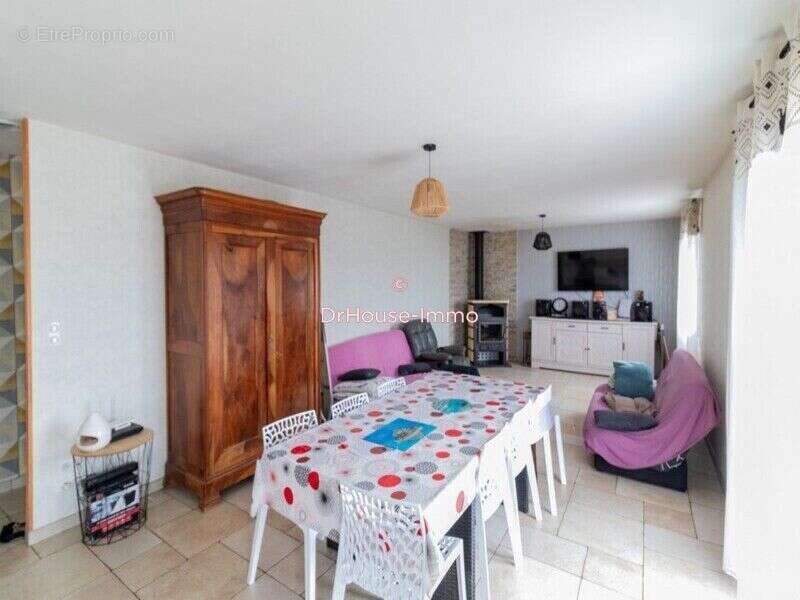 Maison 101 m² à Nalliers  - photo 2