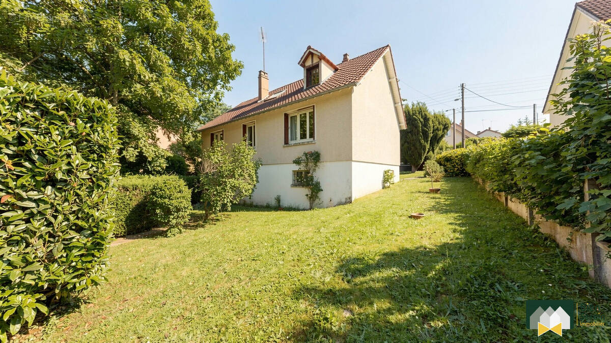 Maison à CHAMPHOL