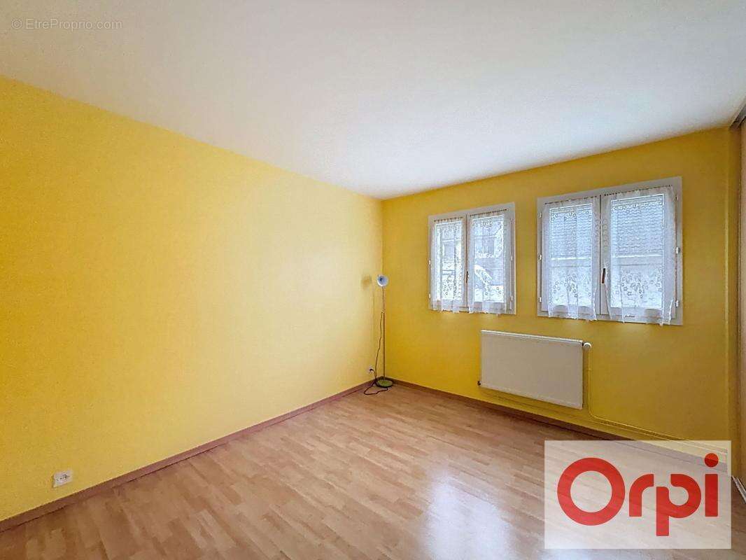 Maison à VOISINS-LE-BRETONNEUX