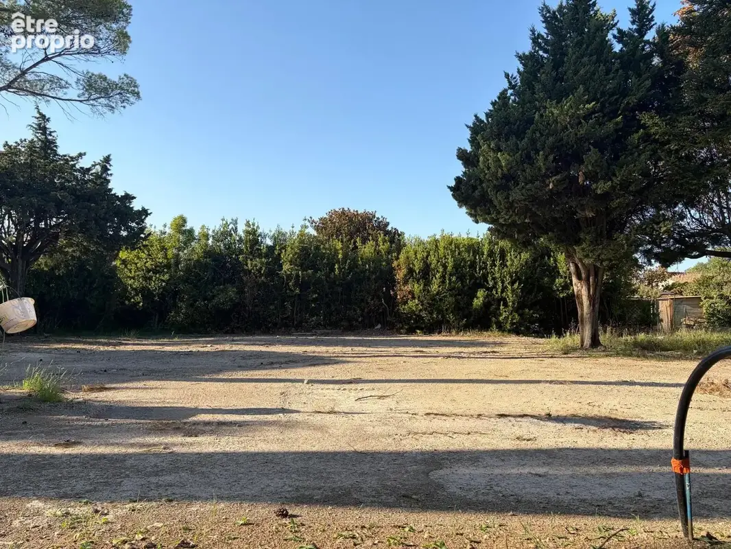 Eyguières   Terrain à bâtir viabilisé de 523 m2   Proche centre village - photo 2
