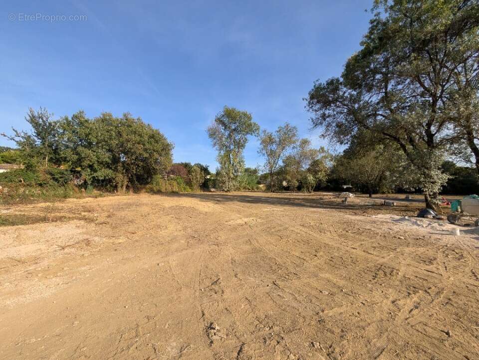 Terrain à CHATEAUNEUF-GRASSE