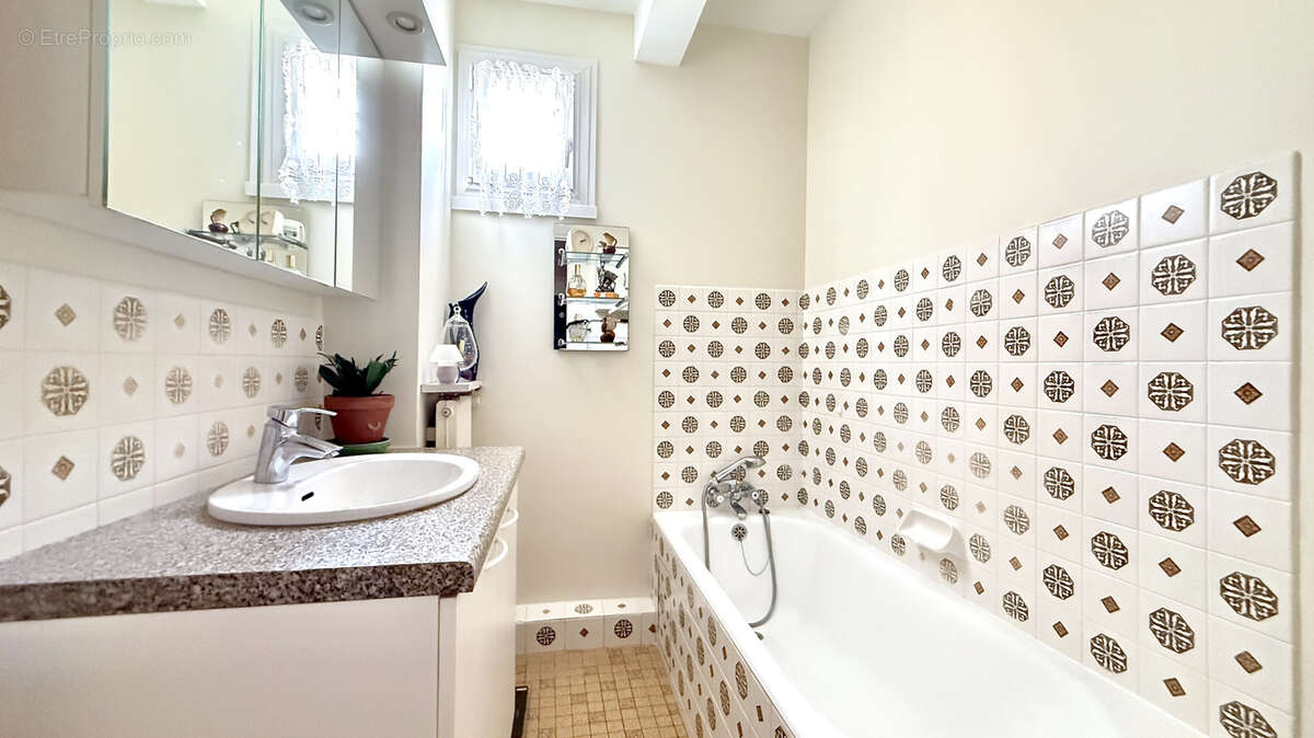 Appartement à SAINTE-FOY-LES-LYON