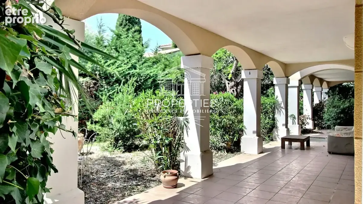 Le lavandou -  centre ville - t5 118 m² - rez de jardin 365m² - garage - photo 5