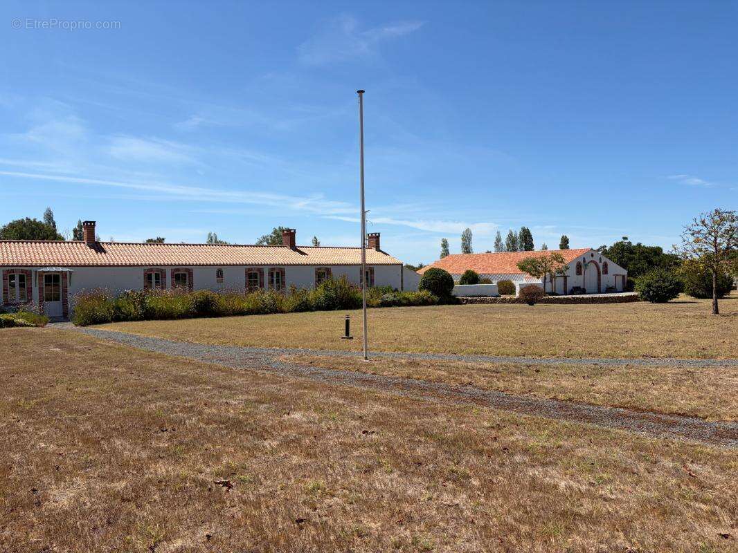 Soullans 85300 - domaine prive de 3,2 hectares clos - propriete d'exception avec granges et presqu'ile - photo 28