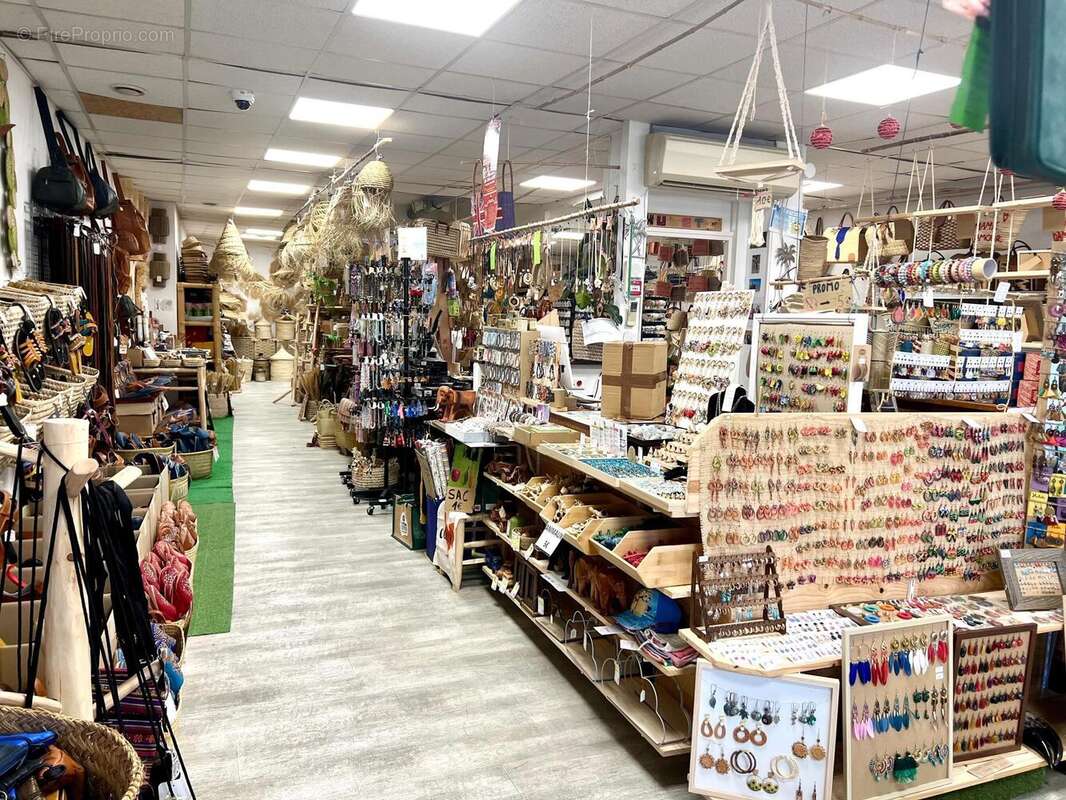 Photo 2 - Commerce à SAINT-JEAN-D'ANGELY