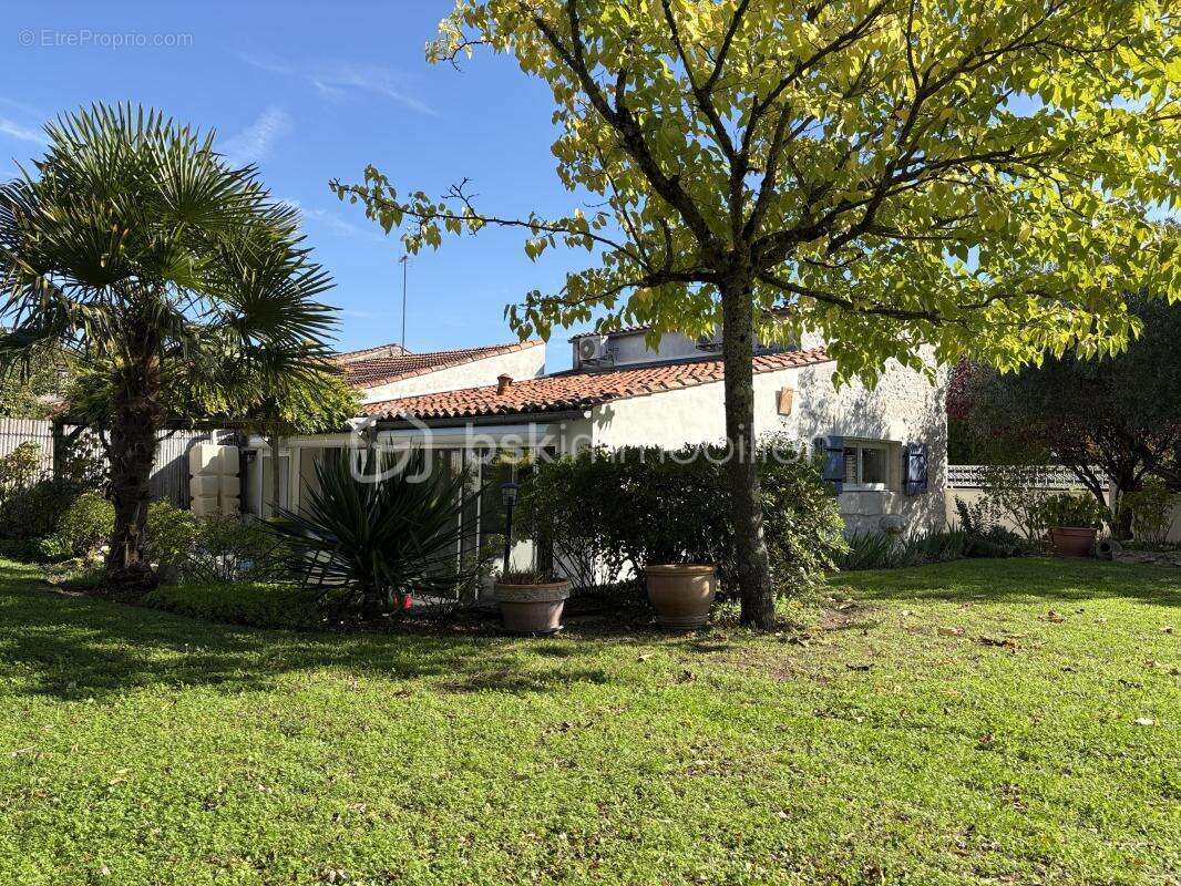 Maison à CORME-ECLUSE