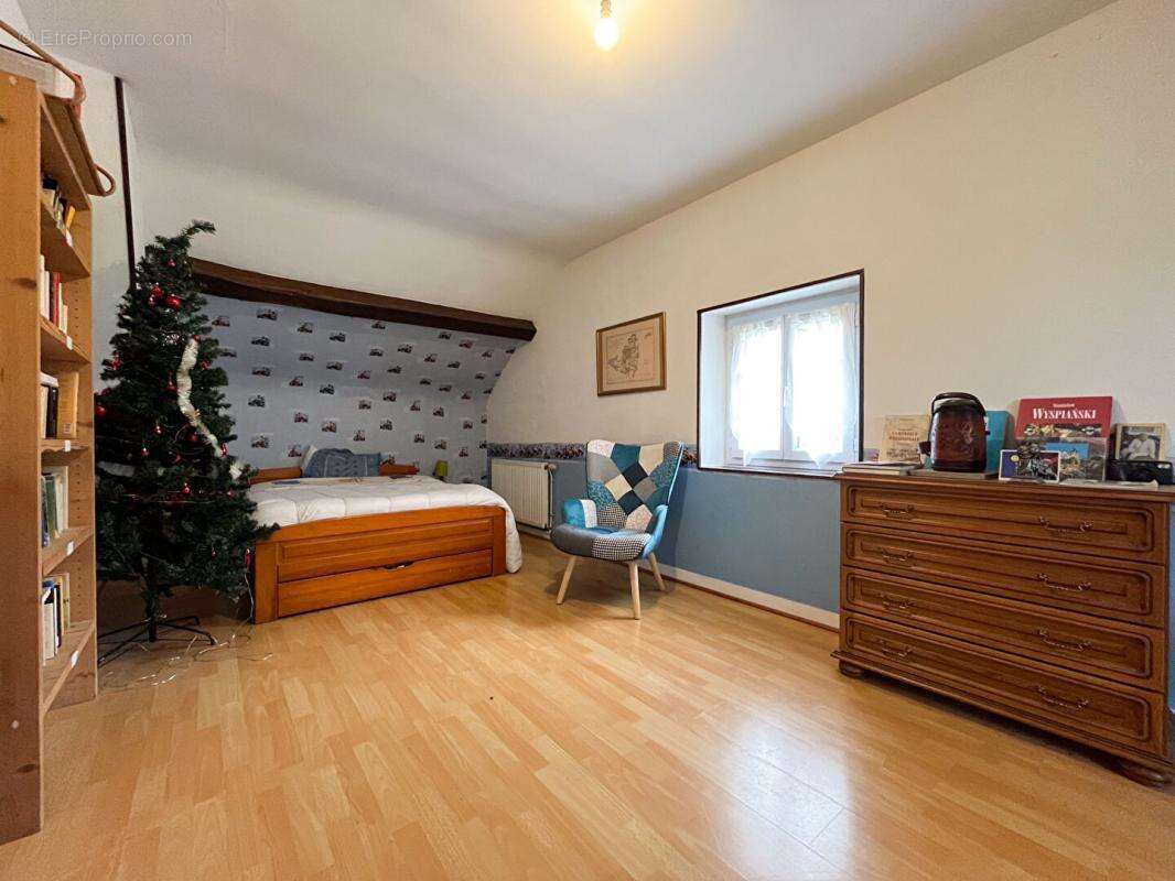 Maison à SAINT-GENOU