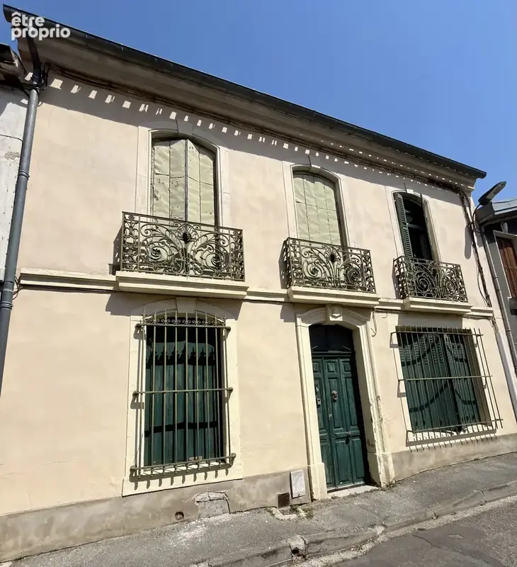 Proche berge de l'Aude et Cité: Ensemble immobilier avec cours à rénover - photo 1