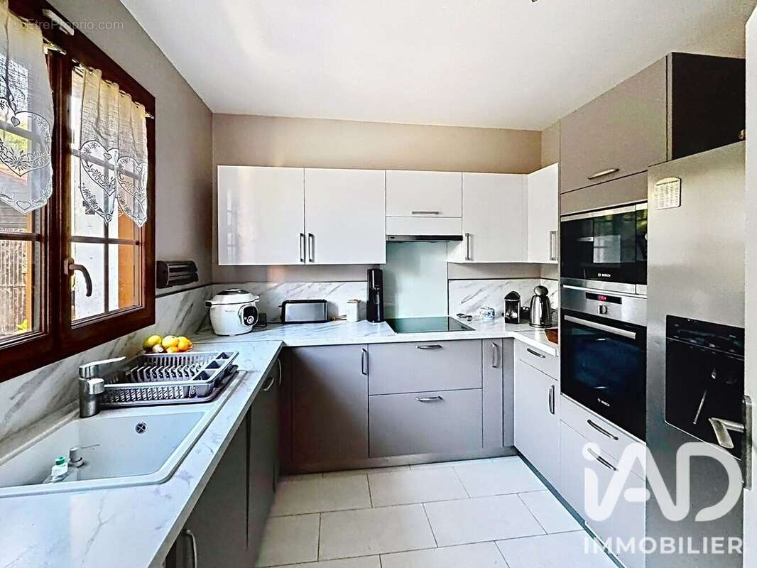 Maison 148 m² à Crecy-La-Chapelle  - photo 5
