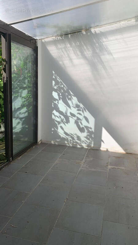 veranda sur cour / RDC - Appartement à ROYAN