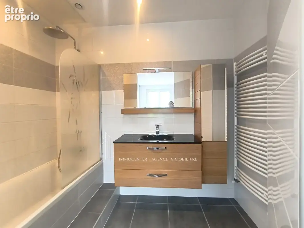 ROMANS-SUR-ISÈRE   Maison familiale avec terrain clos et arboré de 439 m2 - photo 12