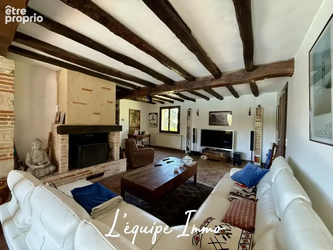 Maison d’architecte de plus de 200 m2 avec piscine sur un terrain de près de 2500 m2 - photo 6