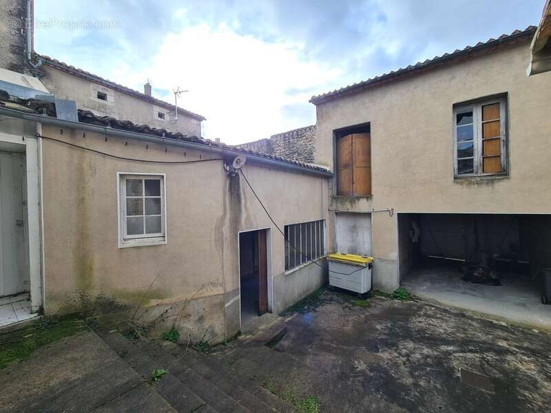 Appartement à VILLEBOIS-LAVALETTE