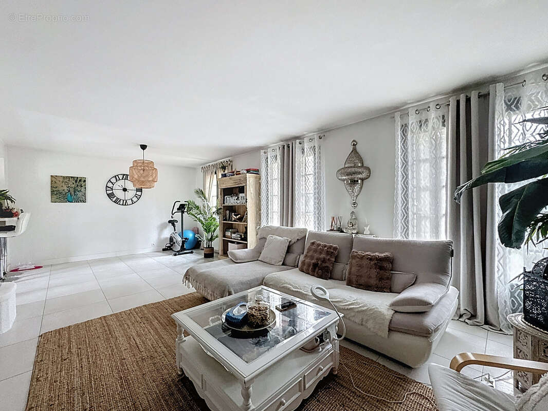 Maison à PARAY-VIEILLE-POSTE