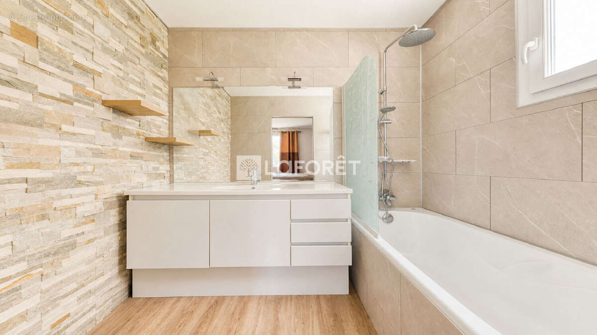 Maison à vendre à Roissy En Brie 8 pièce(s) 137 m2 - photo 7
