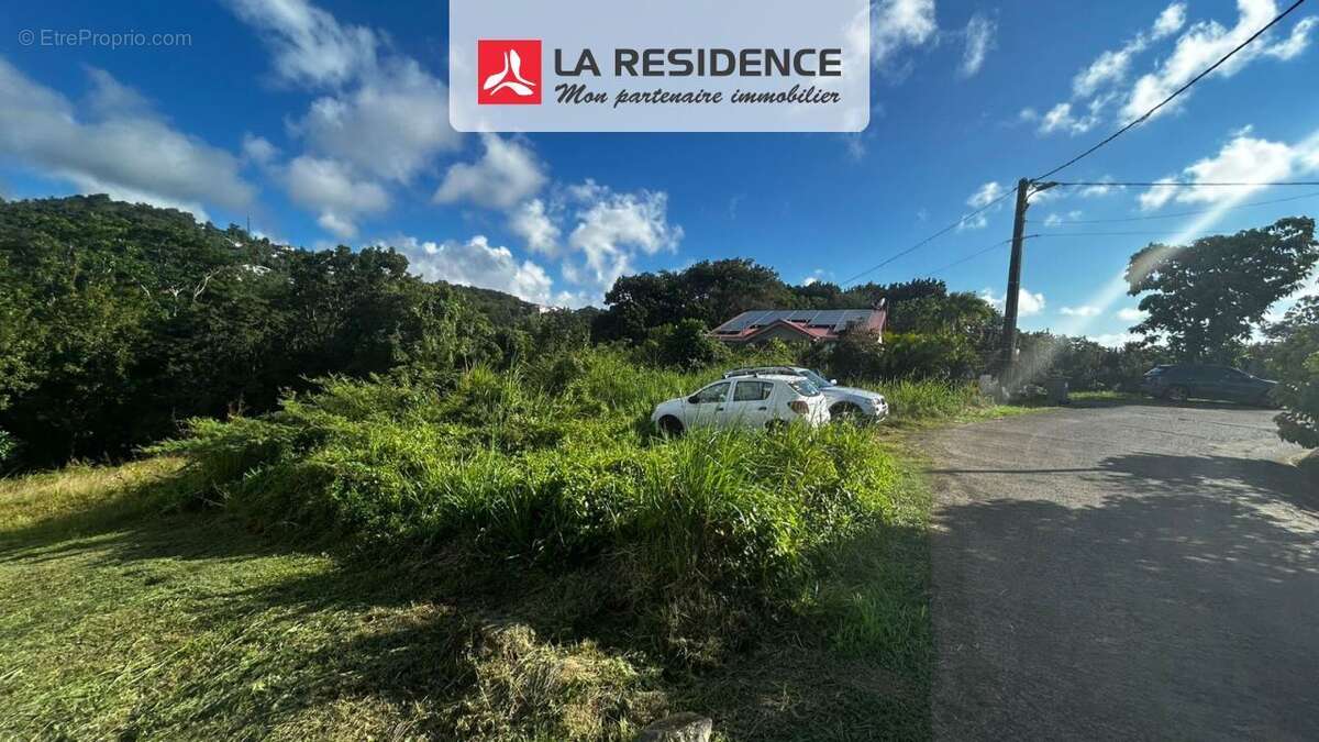 Terrain à RIVIERE-SALEE