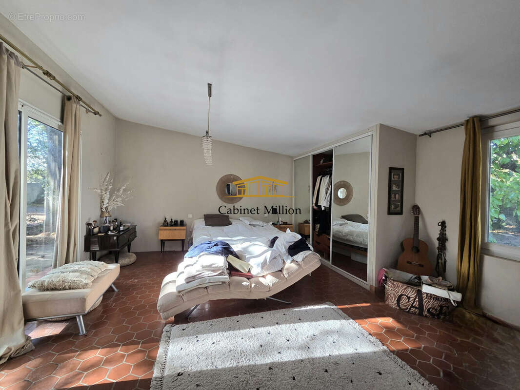 Maison à VIC-LA-GARDIOLE