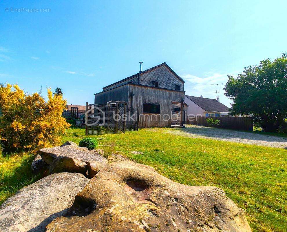 Maison à D&#039;HUISON-LONGUEVILLE