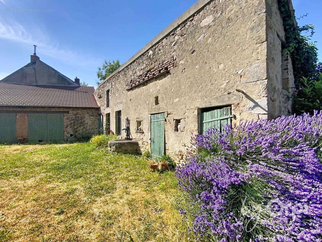 Maison à MONTAIGUT